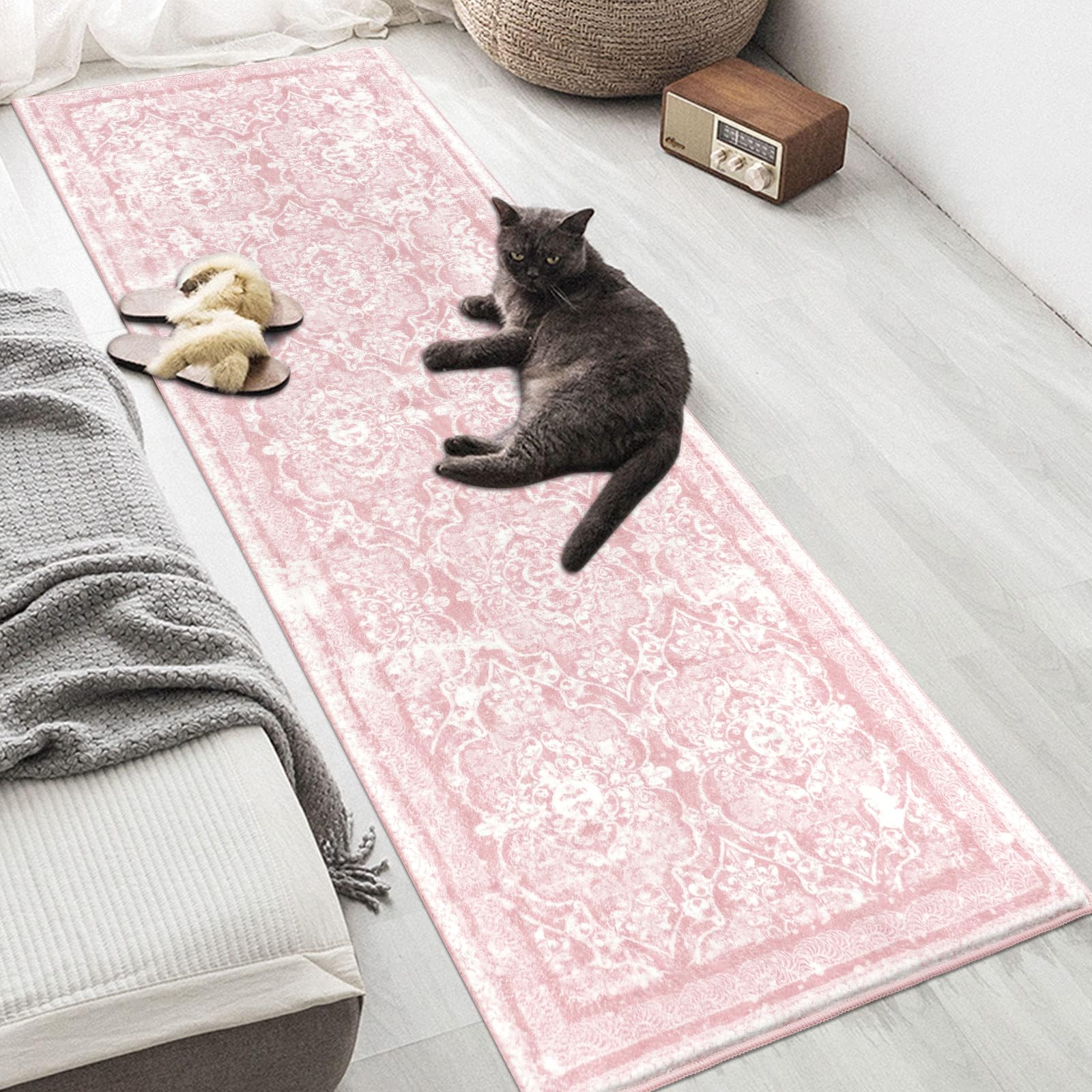 Vaukki pet-friendly hall rug endures paws and frequent washings