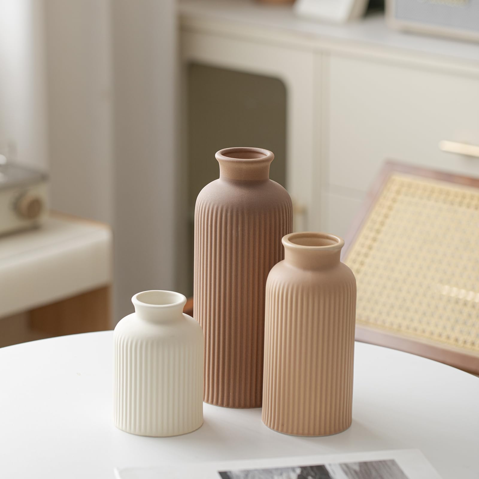 Vaurcesa vase with dried flowers creates natural texture in living spaces