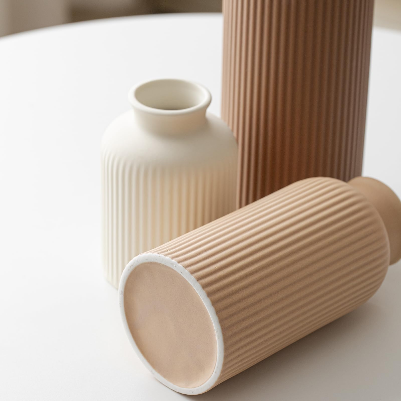 Vaurcesa living room centerpiece vase enhances focal points with warm tones