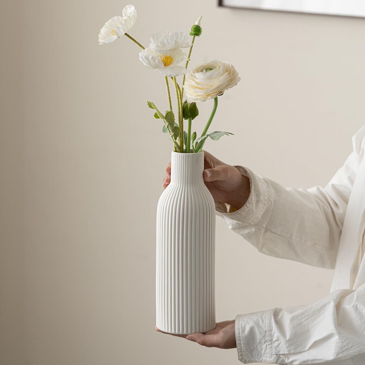 Vaurcesa decorative vases suited for weddings and modern interiors.