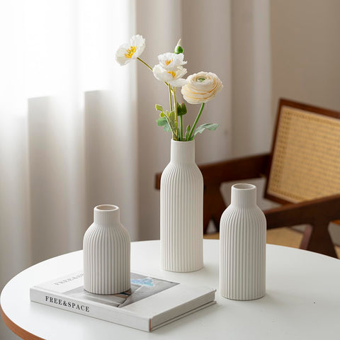 Vaurcesa 10-inch tallest vase adds height to shelves.