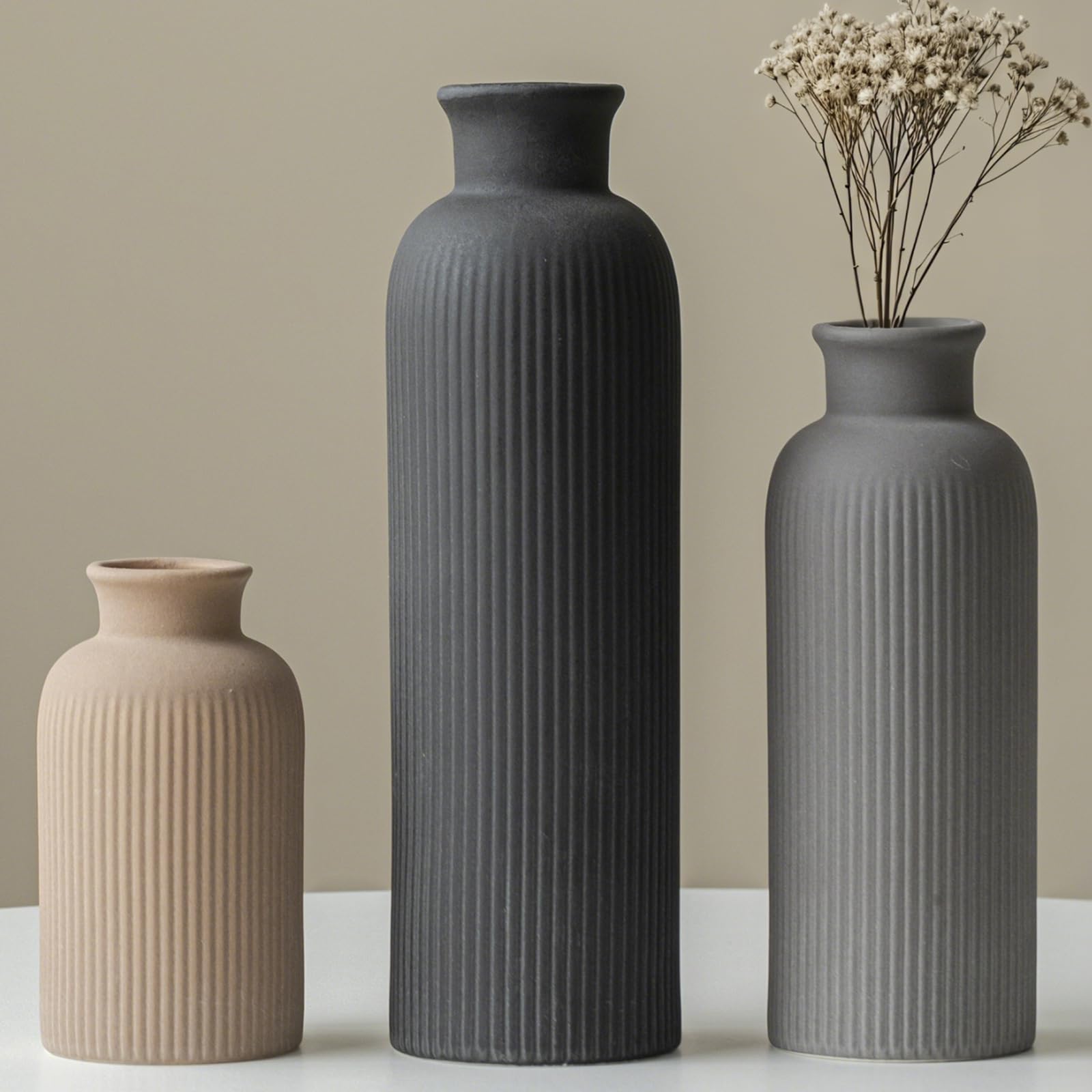 Vaurcesa three-vase collection with ribbed texture for modern decor.