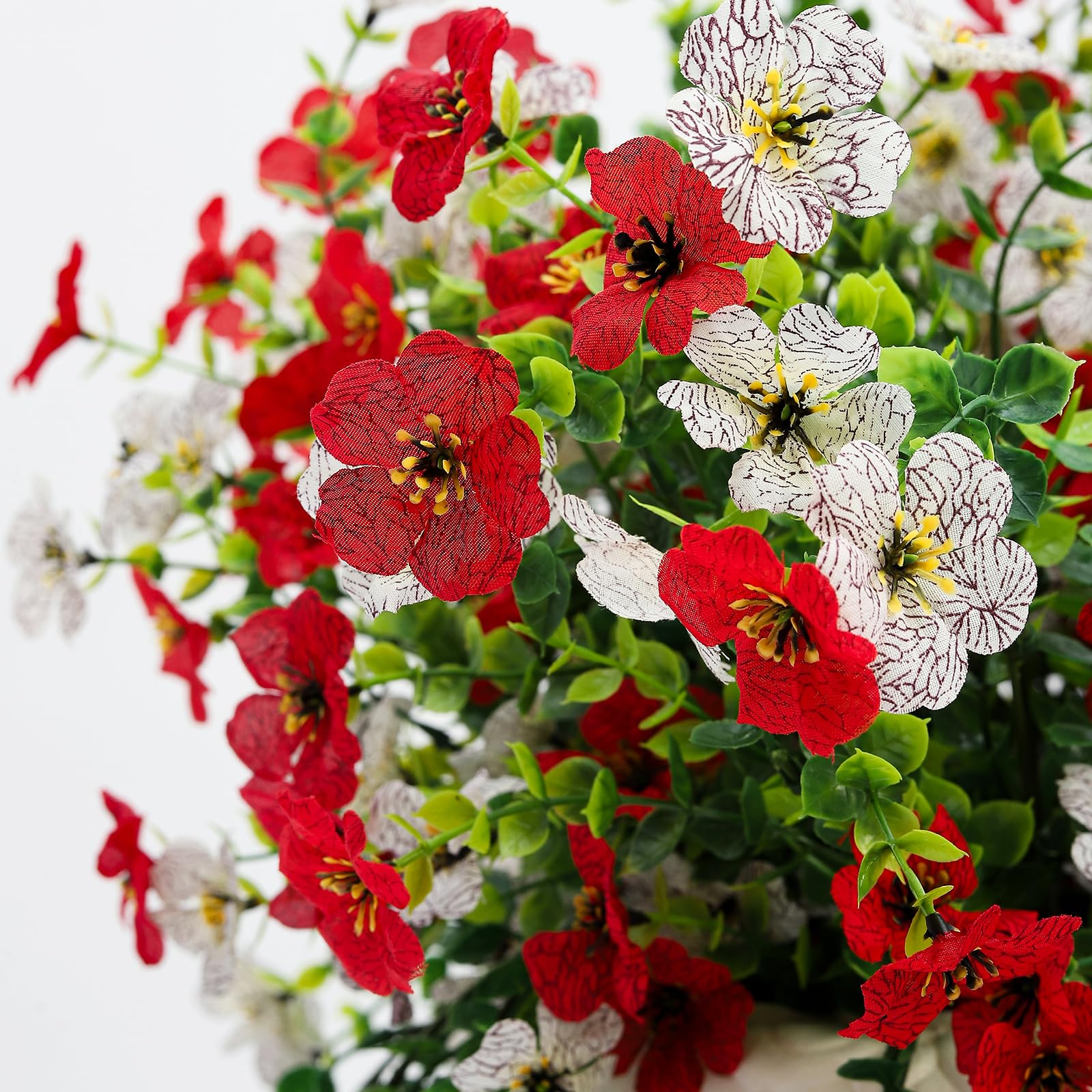 VCLTW lifelike florals suit indoor backdrops and mantels.