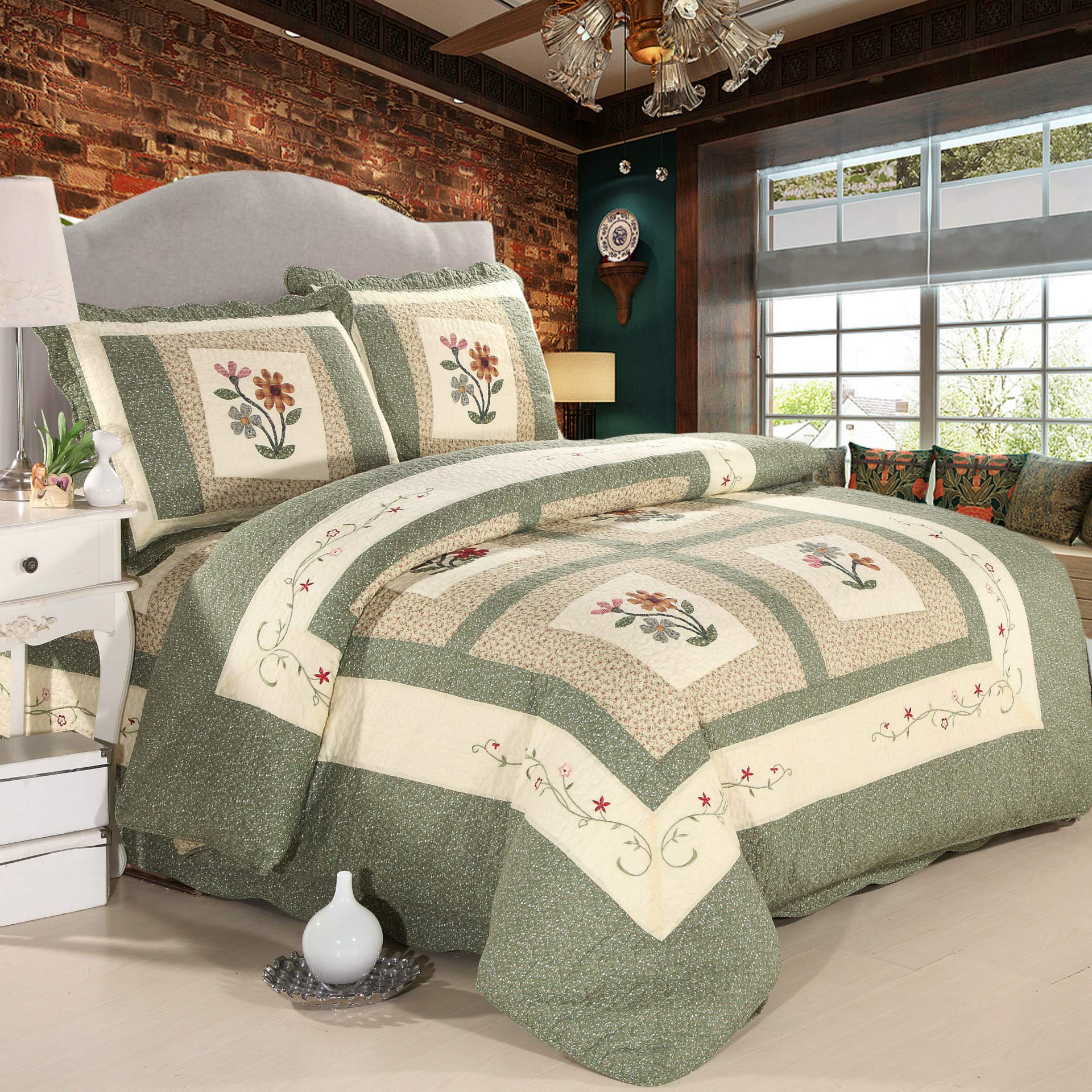 vctops embroidered floral quilt close-up highlighting texture for stylish bedroom decor.