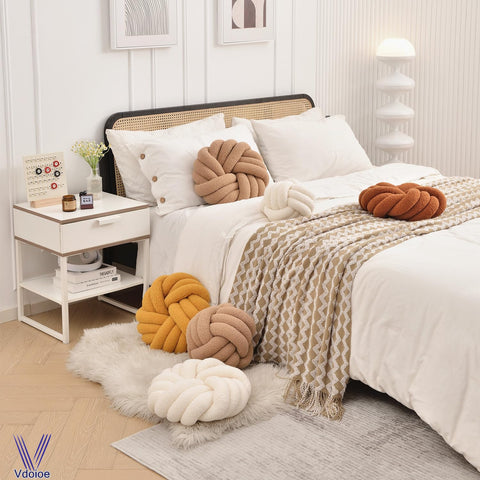 Vdoioe lamb wool surface pillow feels warm and skin-friendly.