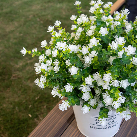 VDVST UV-resistant faux blooms deliver lasting color in outdoor spaces