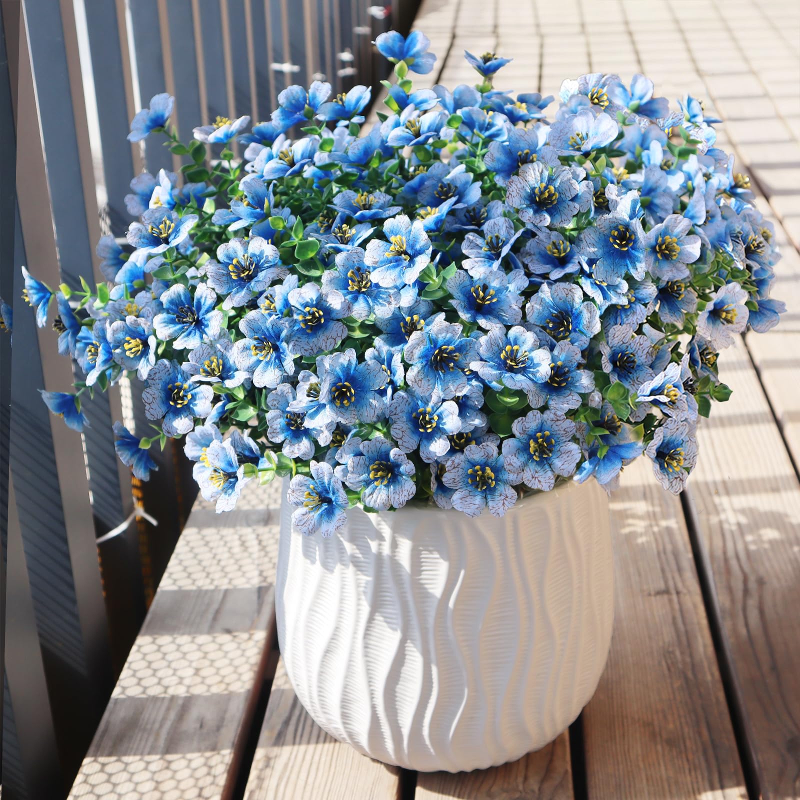 VDVST gradual blue-white hues complement seasonal decor