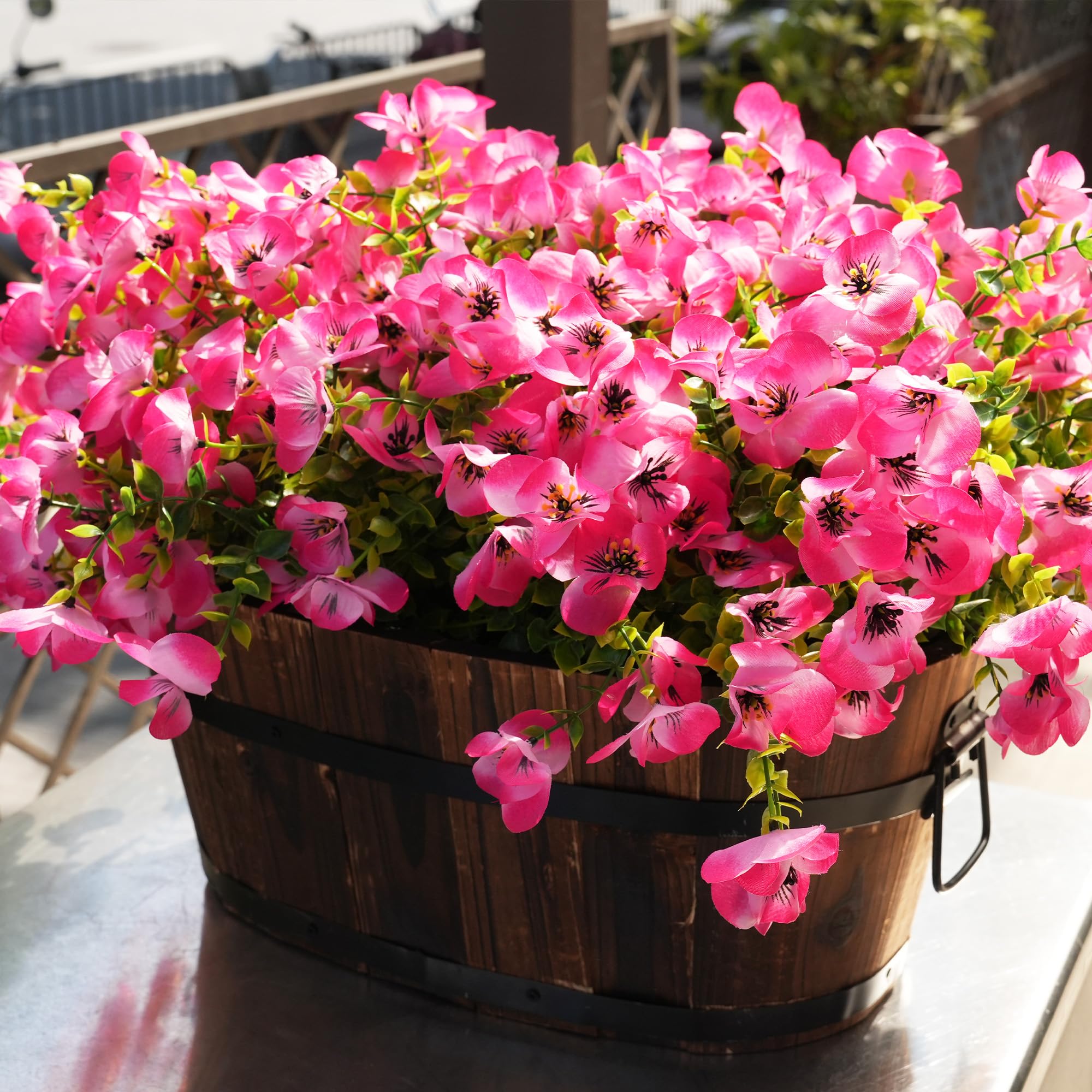 Vemander pansy stems in lush green tones suitable for arrangements.