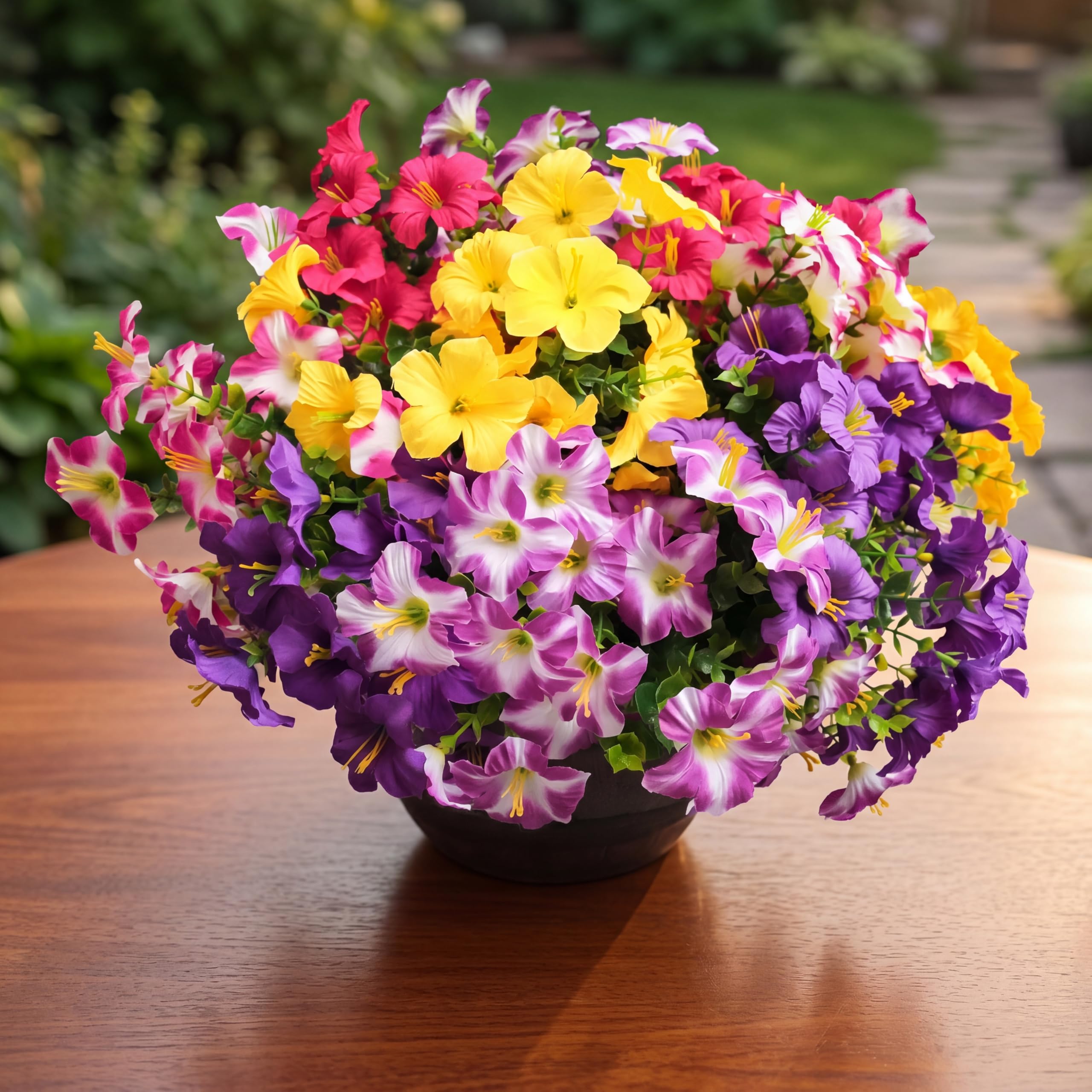 Vemander UV-resistant leaves and sturdy stems enable all-weather use.