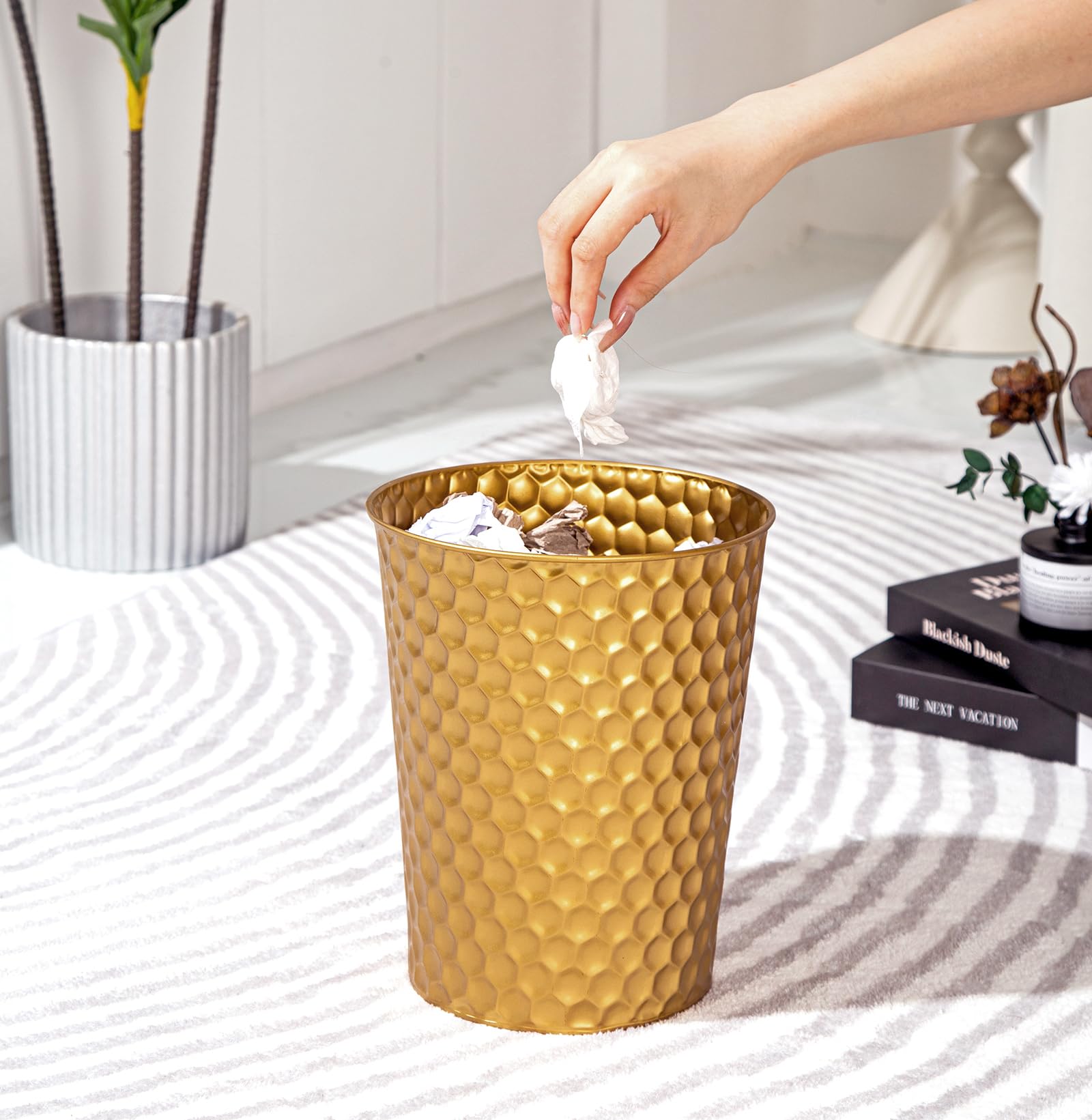 Venalys galvanized metal trash bin with rust-resistant finish for daily use.