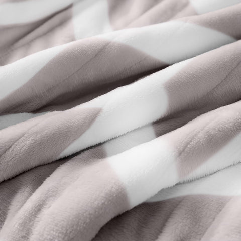 Ventimi blanket with 8.5-foot cord for flexible placement.