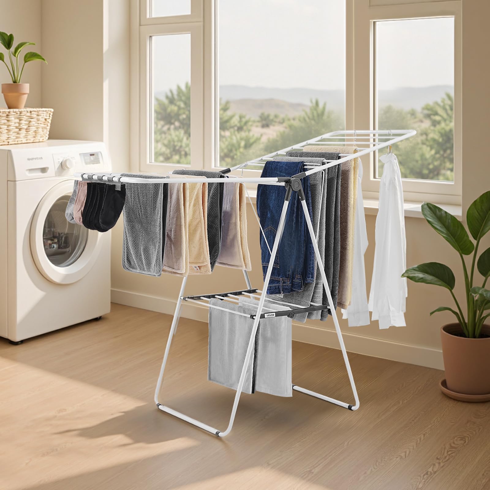 VEVOR adjustable height helps hang clothes of different lengths.