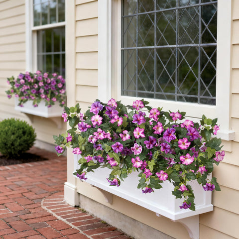 VGNQA petunia flowers close-up highlighting UV-resistant materials that resist fading.