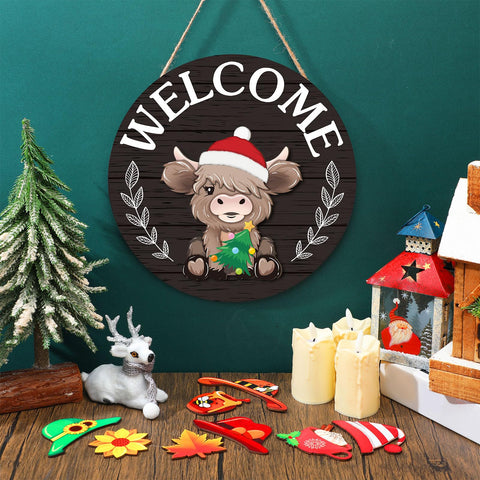 Highland cow sign with 17 detachable hats for varied holiday looks.