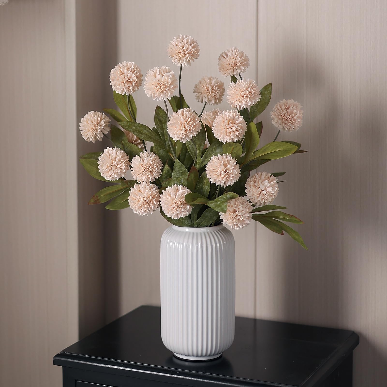 Stems wrapped in floral tape allow easy shaping.