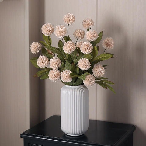 Stems wrapped in floral tape allow easy shaping.
