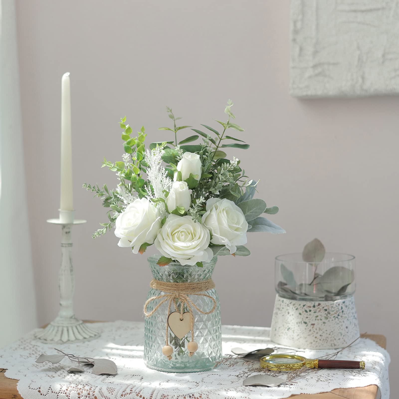VIERENA handmade bouquet with wire-wrapped stems for adjustable fullness.