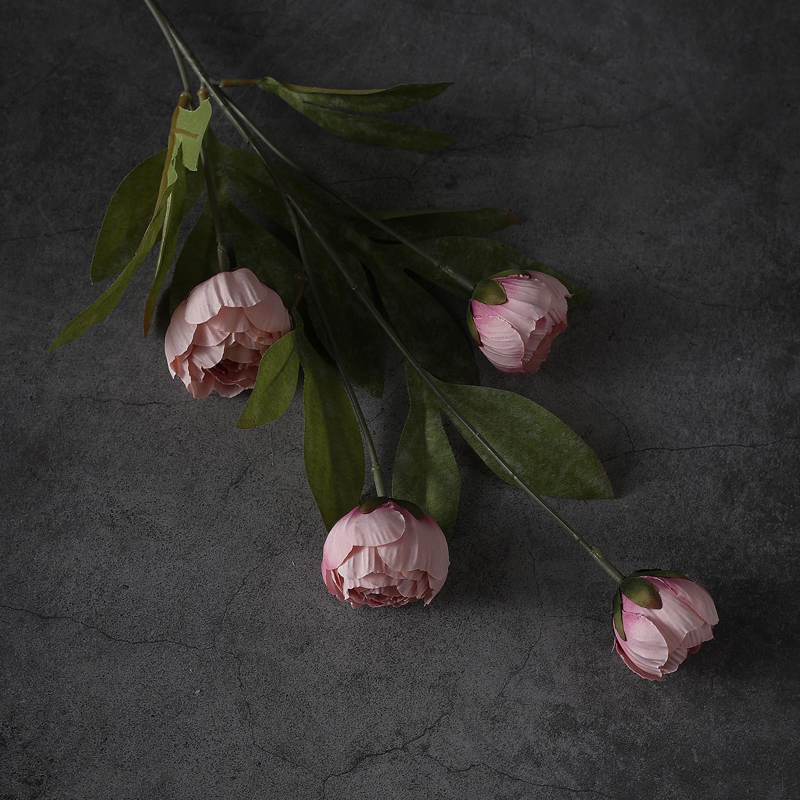 VIERENA wire-stem with floral tape enables flexible arrangement.