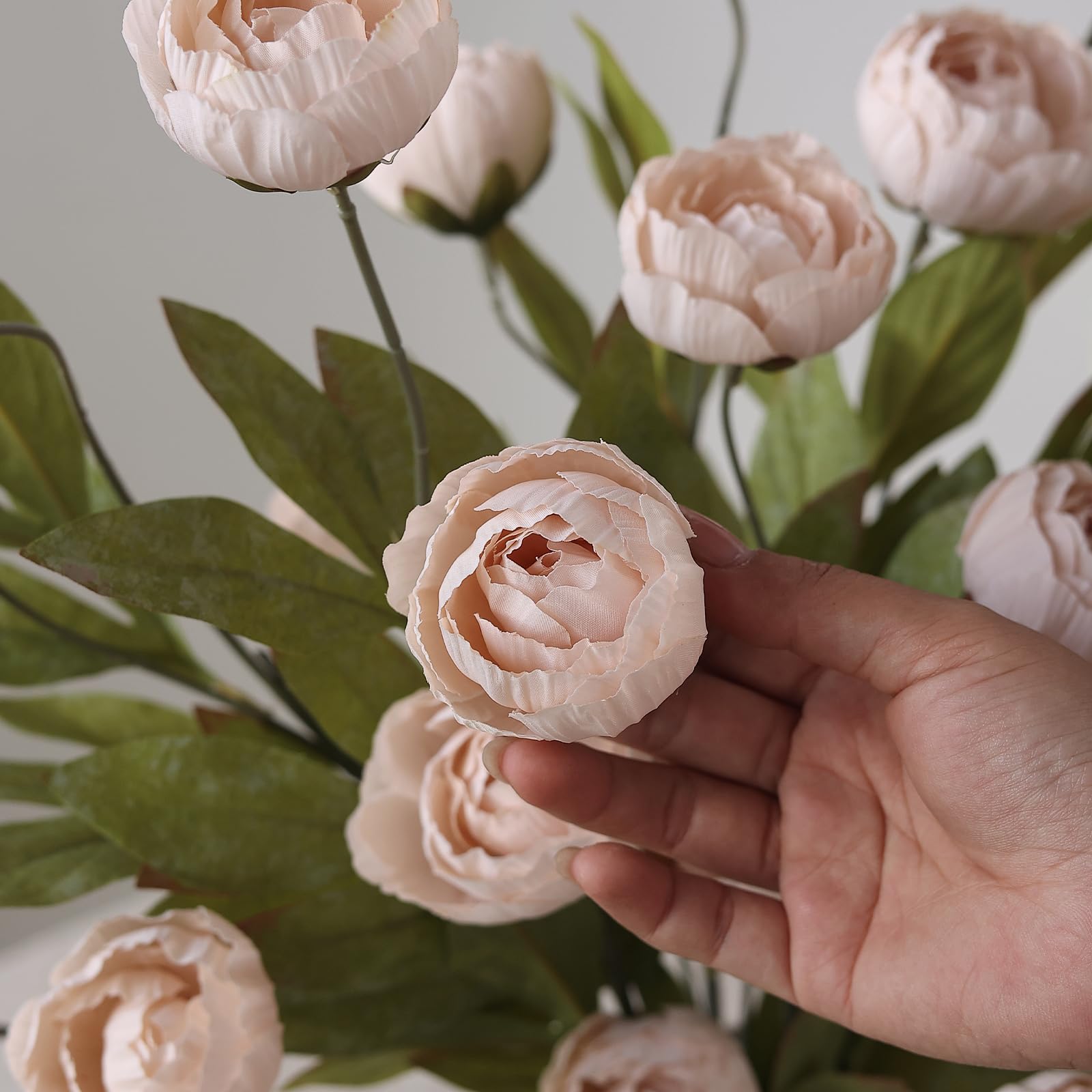 VIERENA adjustable wire stems for easy shaping.