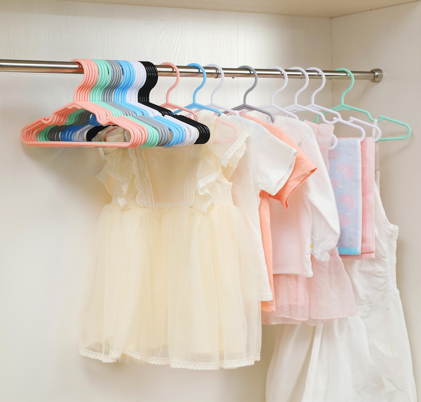VIIBASE safe PP material ensures hanger safety for babies.