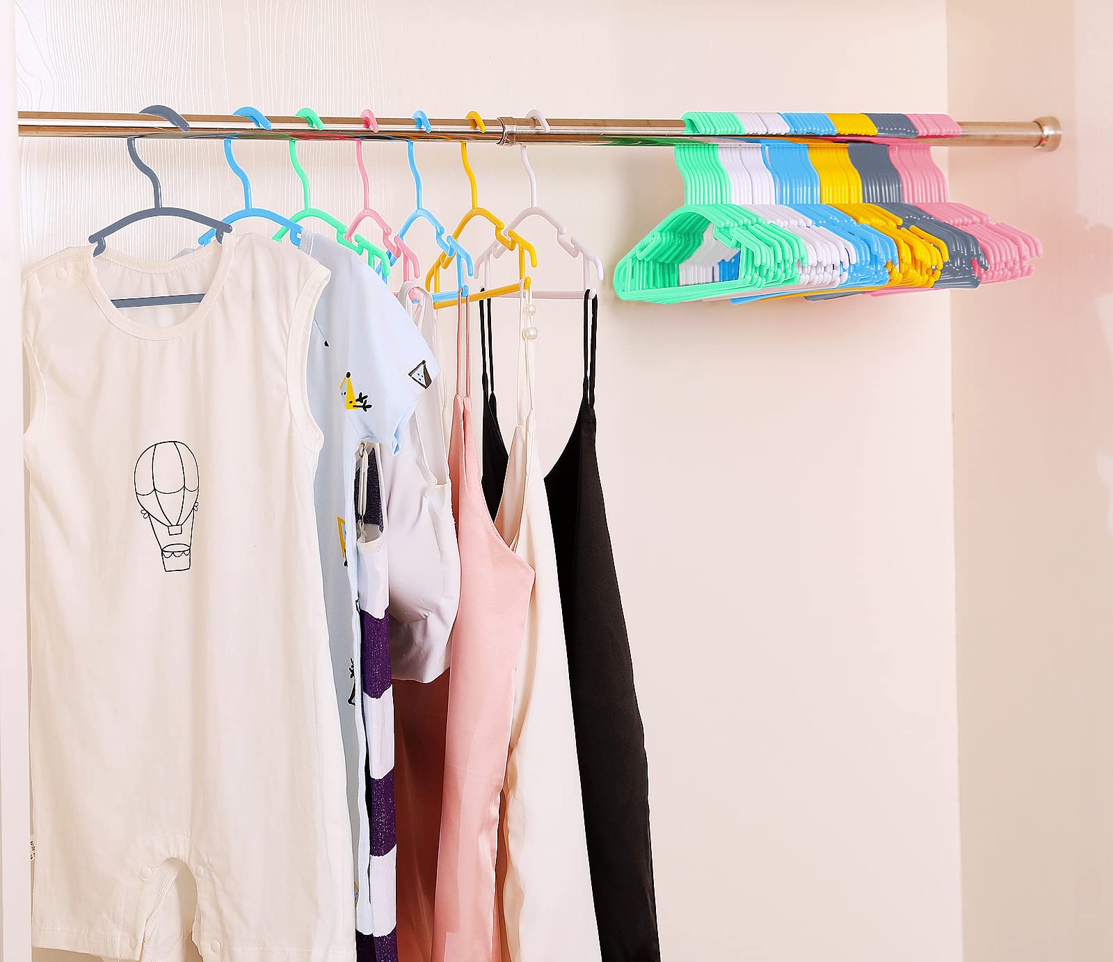 VIIBASE hanger made from safe PP material for everyday baby clothes.