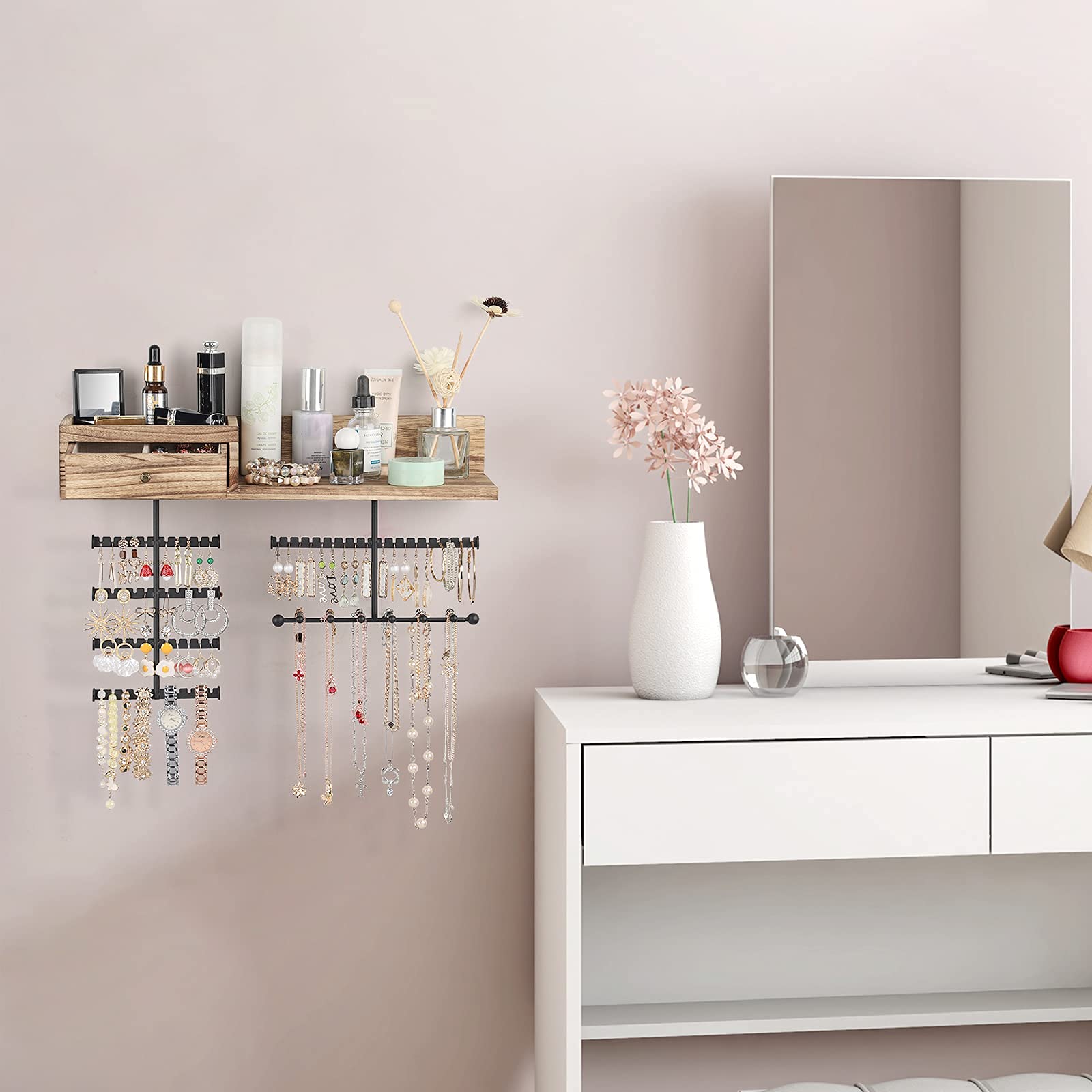 VINAEMO soft linen lining preserves items while stored.