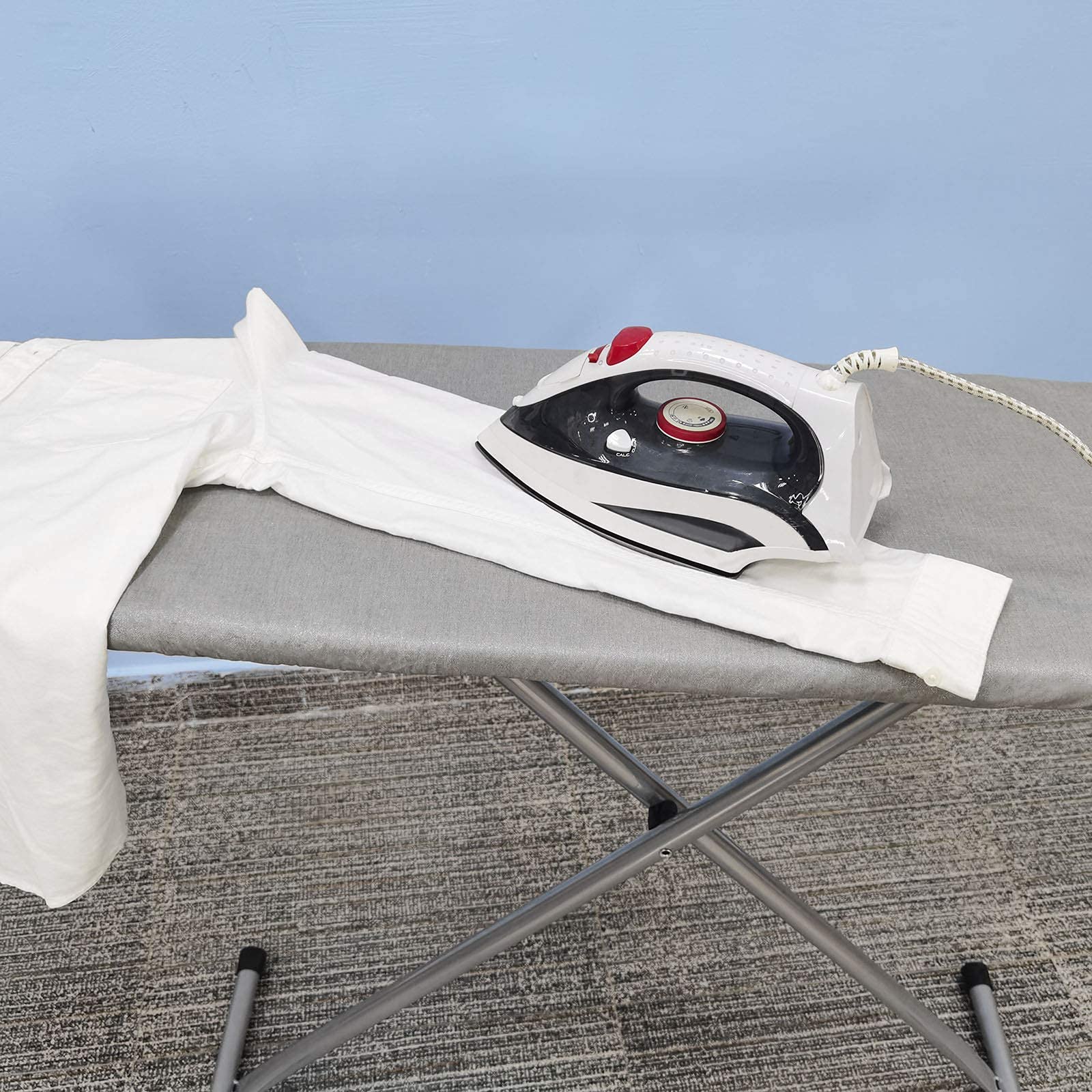 VividPaw adjustable strap enables quick, stable installation.