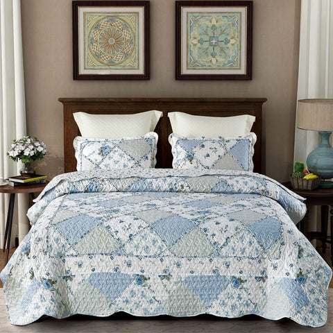 VIVILINEN reversible king quilt showing two styling options on the bed.
