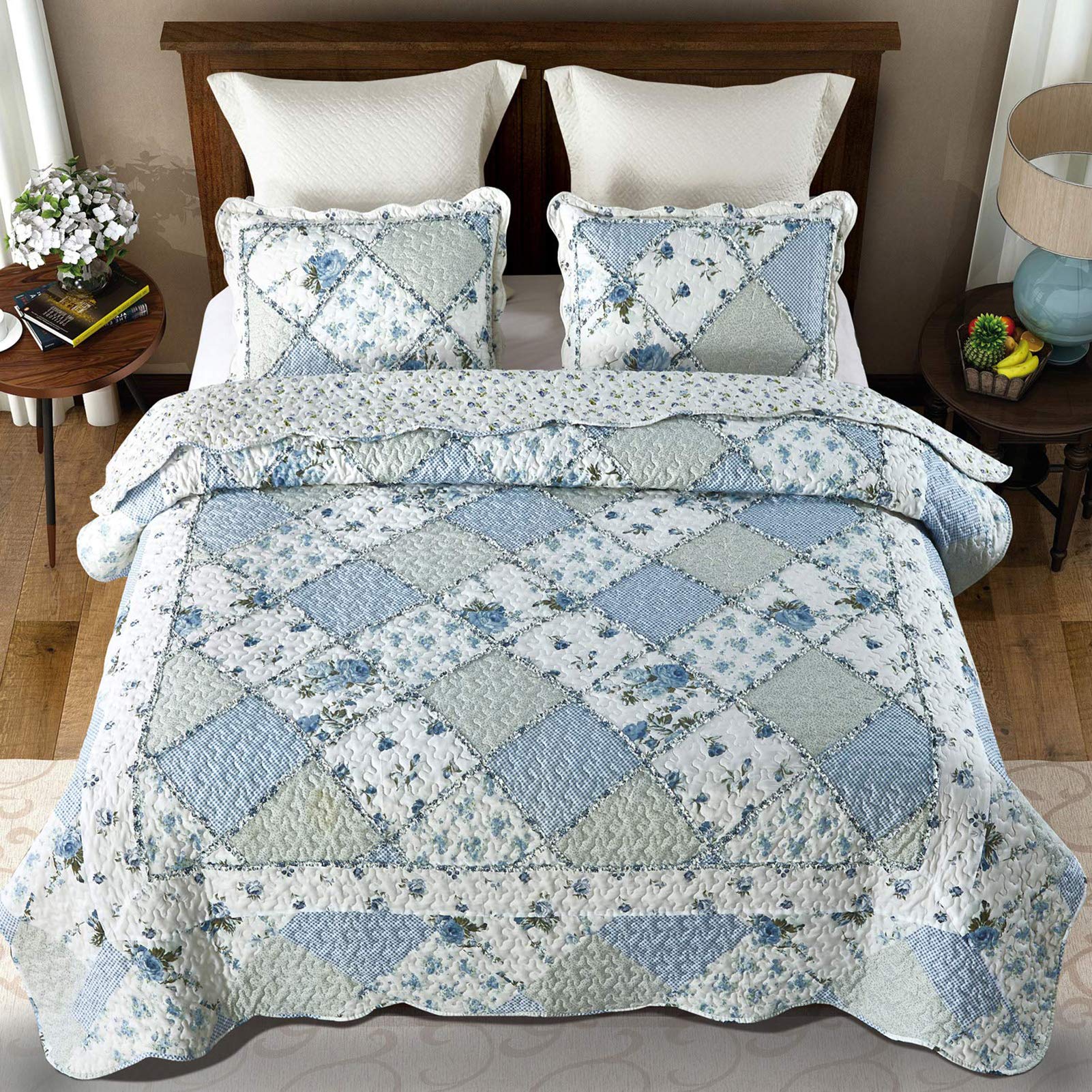VIVILINEN floral paisley quilt detail highlighting vintage charm