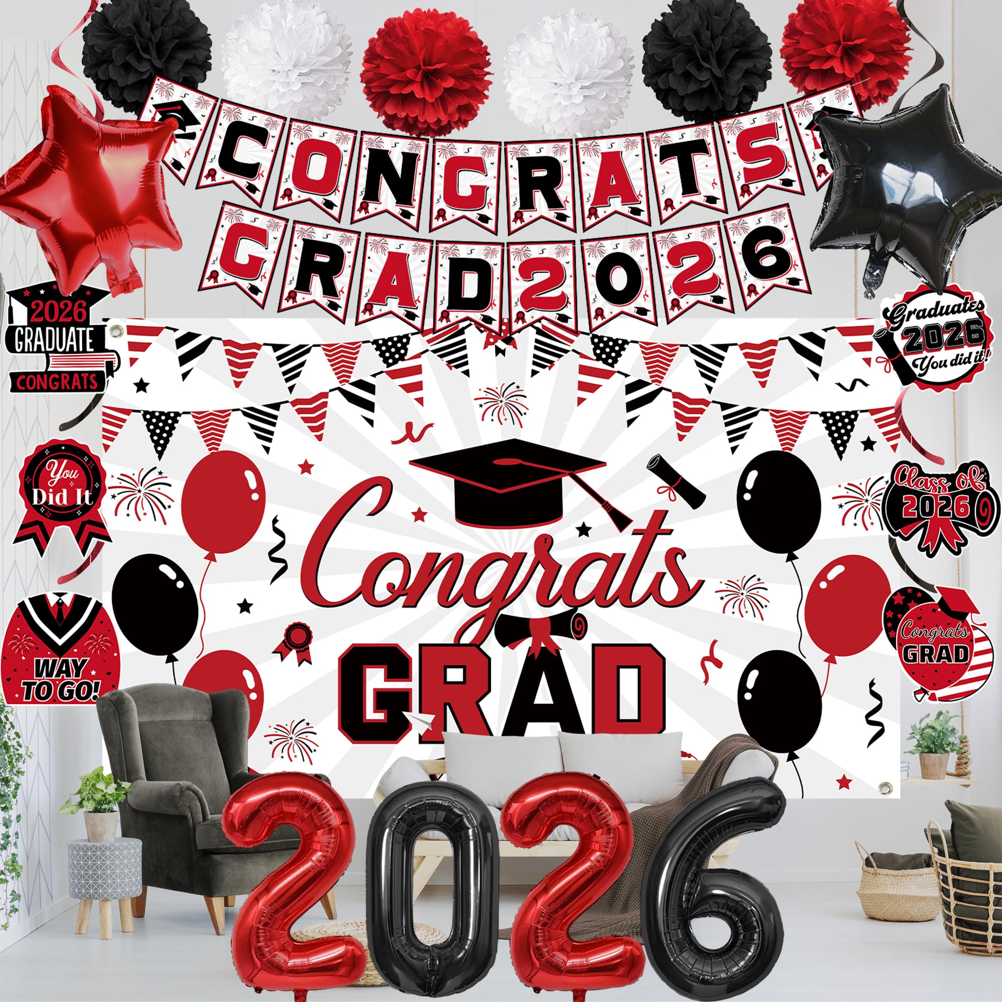 Vlipoeasn indoor-outdoor decor adapts to any graduation venue.