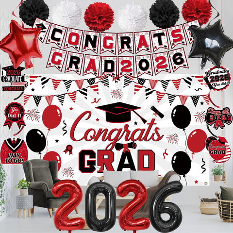 Vlipoeasn indoor-outdoor decor adapts to any graduation venue.