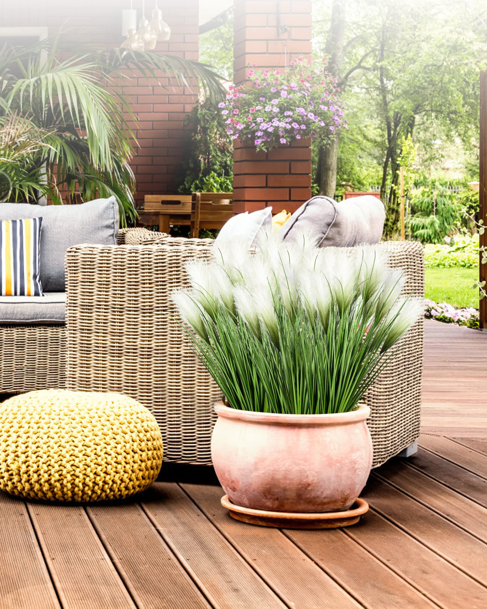 Vlorart maintenance-free grass stays fresh year-round with no pruning.