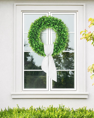 Close-up of realistic boxwood leaves on a Vlorart wreath.