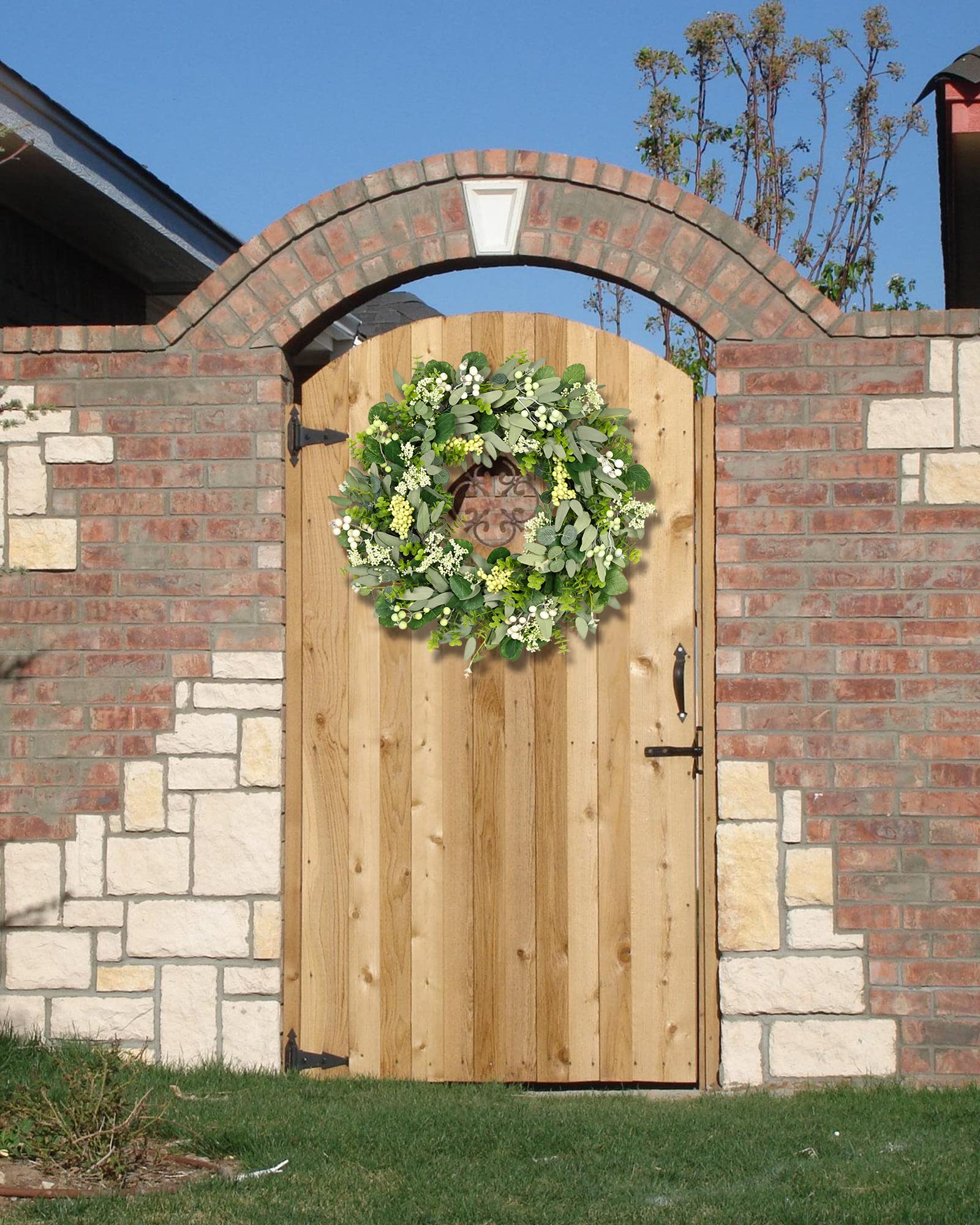 Vlorart Christmas-ready wreath with berries and bow for holiday decor