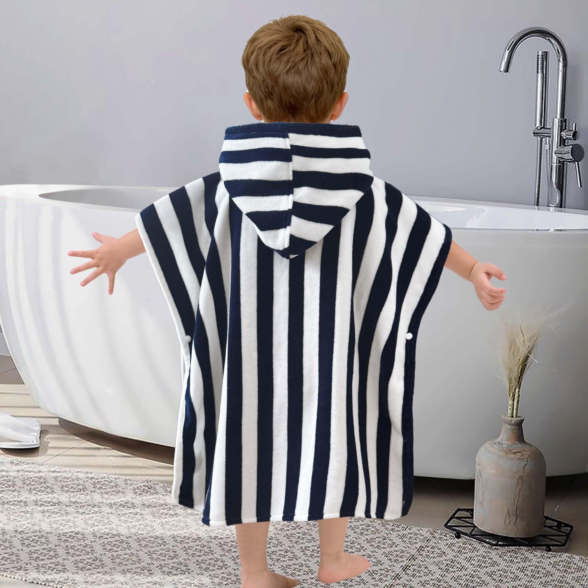 VOOVA & MOVAS fast-drying kids towel for bath, pool, and beach.