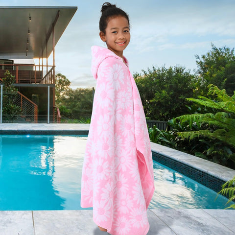 VOOVA & MOVAS large 54x30 towel offers generous coverage after swimming.