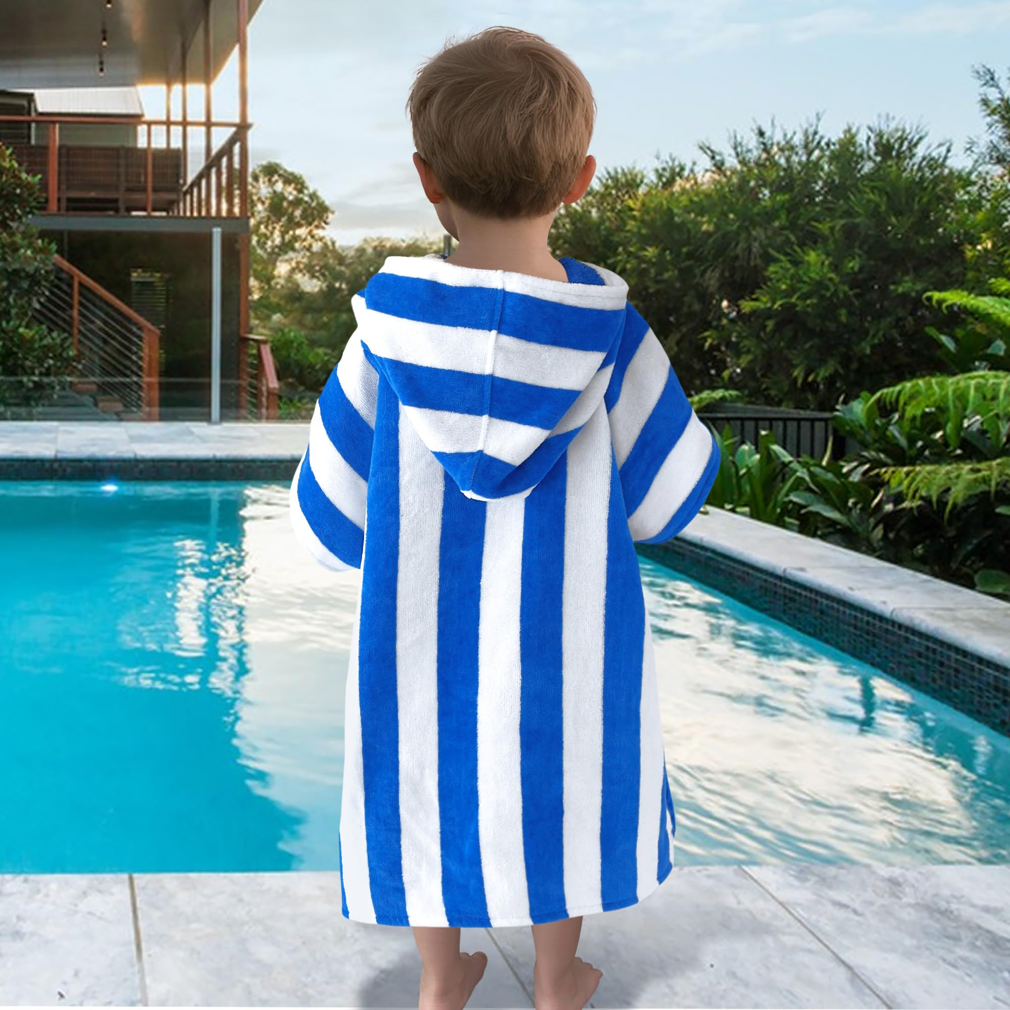 VOOVA & MOVAS towel dries quickly and keeps toddlers warm after water play.