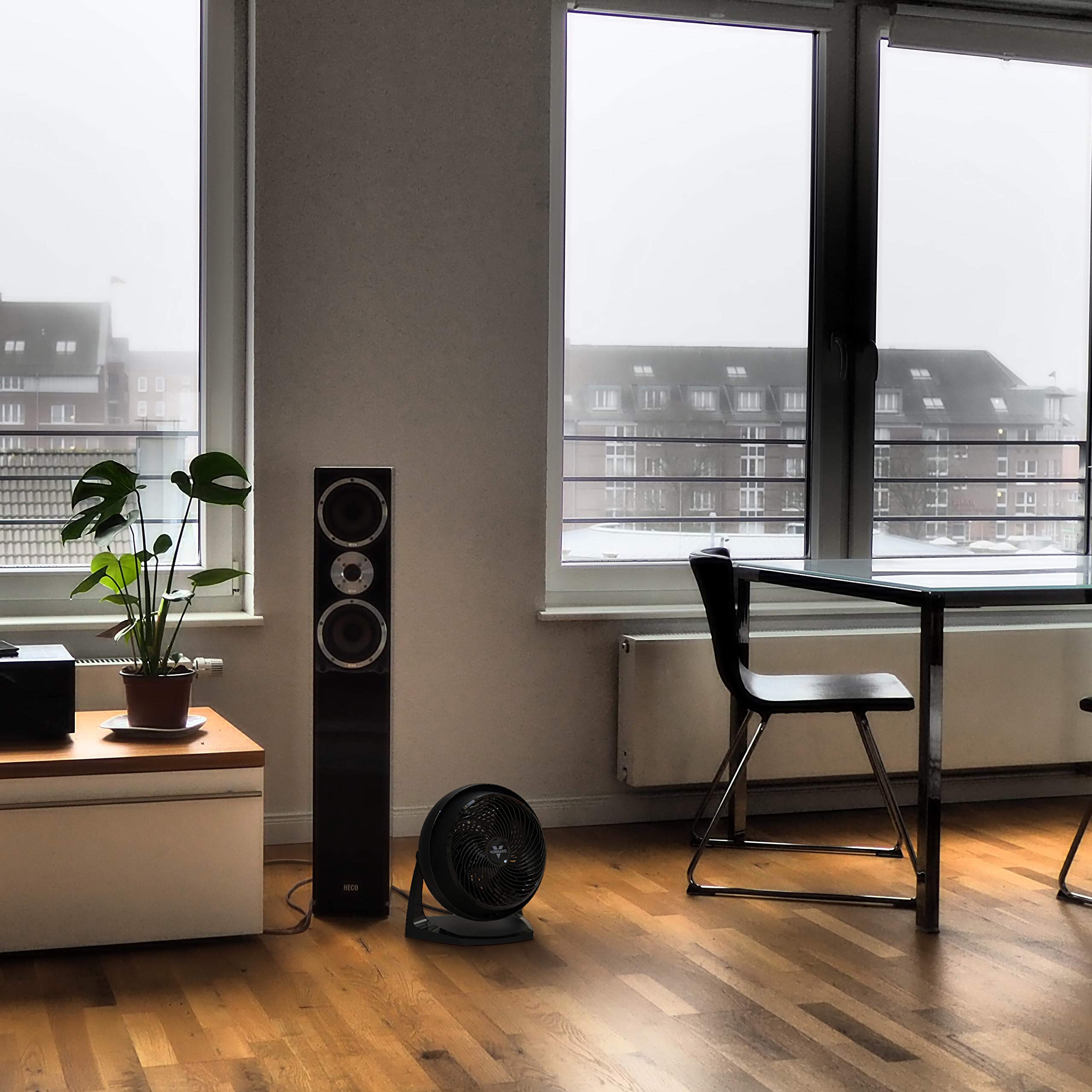 Vornado 62 spiral grill and enclosed duct for efficient circulation.