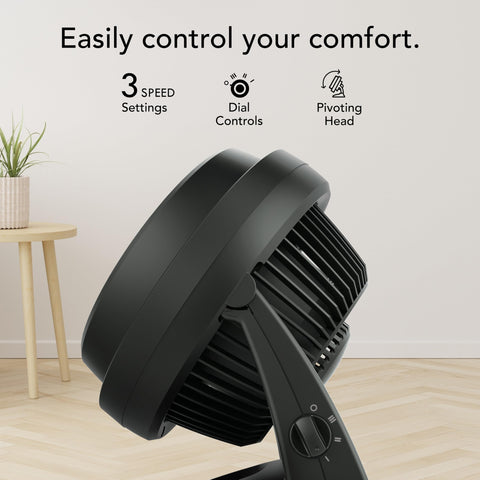 Vornado 630 deep-pitched blades generate efficient, high-velocity airflow for whole-room circulation.
