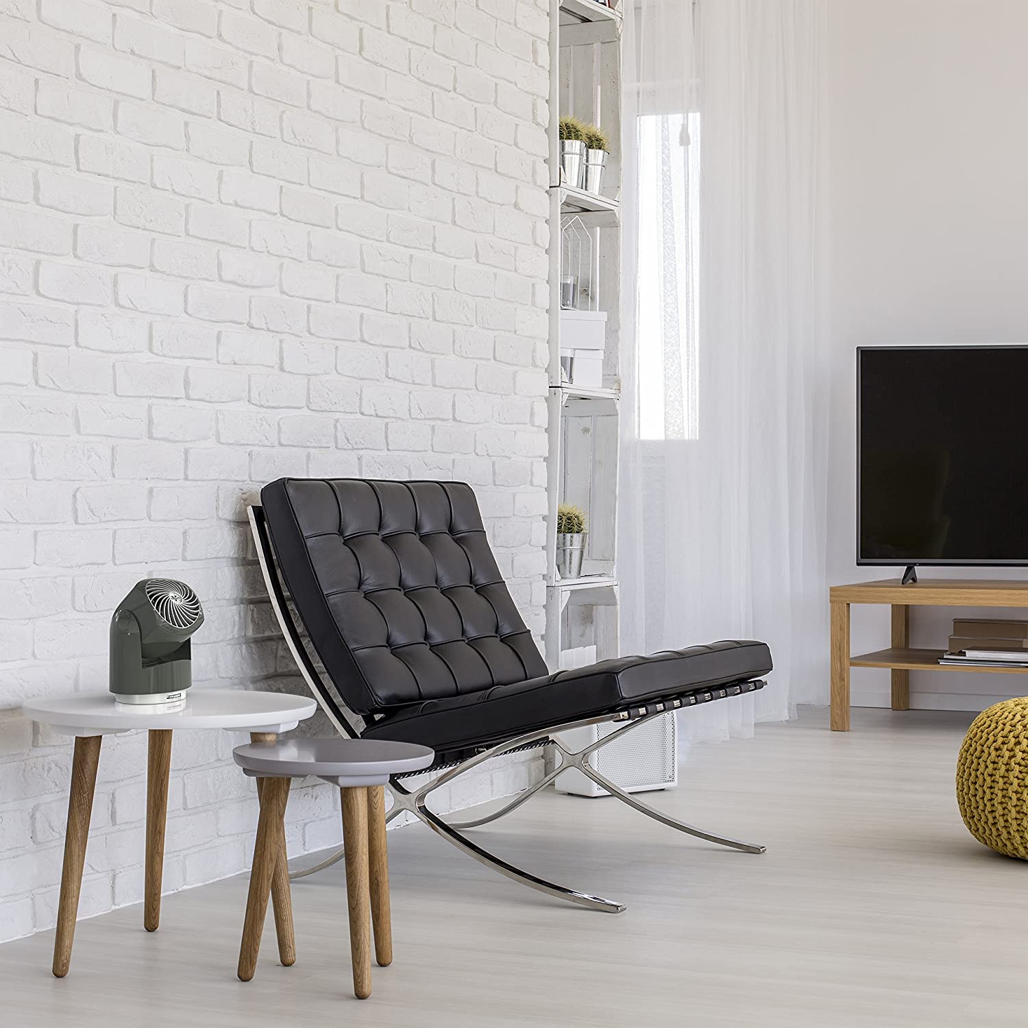 Vornado Flippi V10 compact design fits desks, nightstands, and travel.