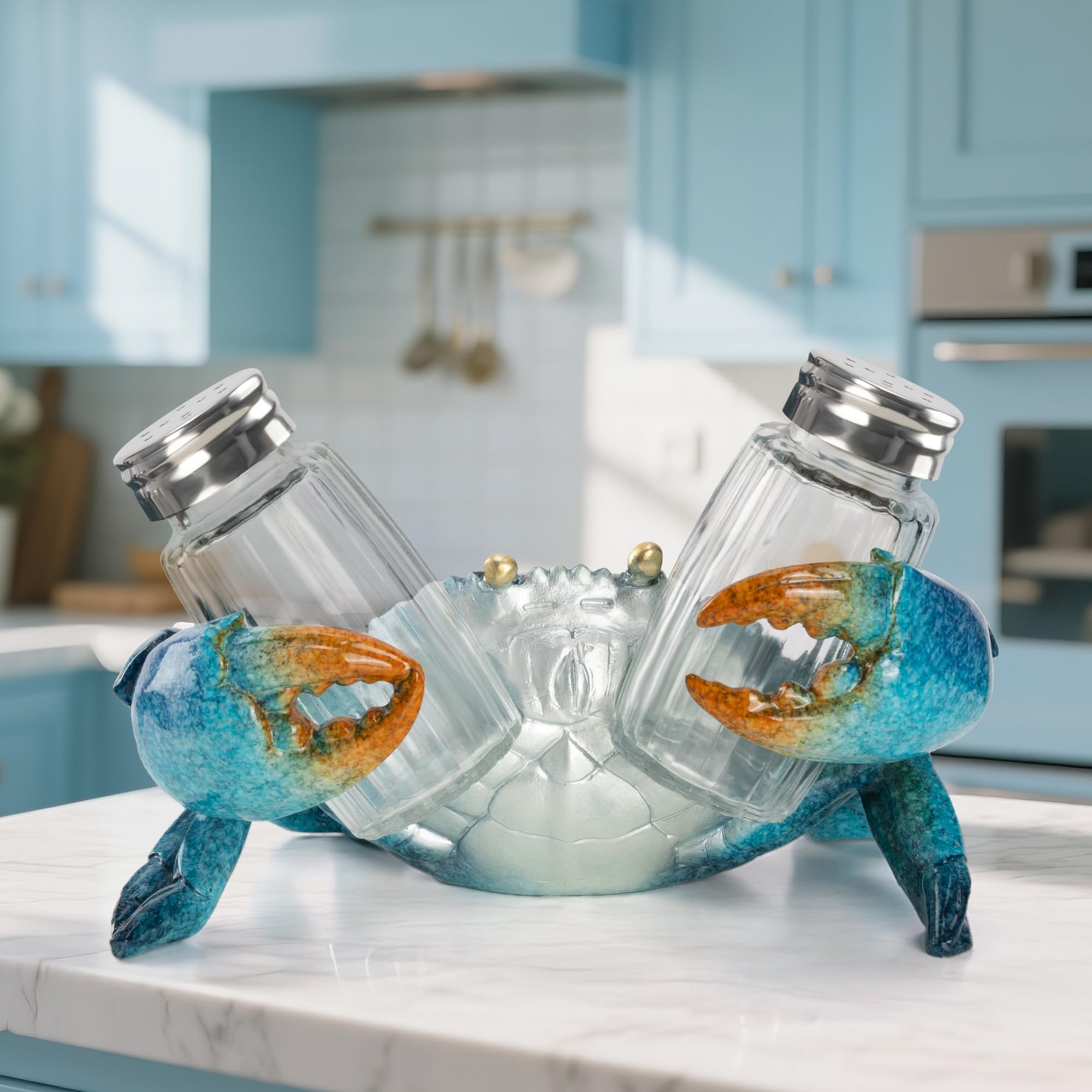 Coastal kitchen display featuring the VVGIFTS crab holder
