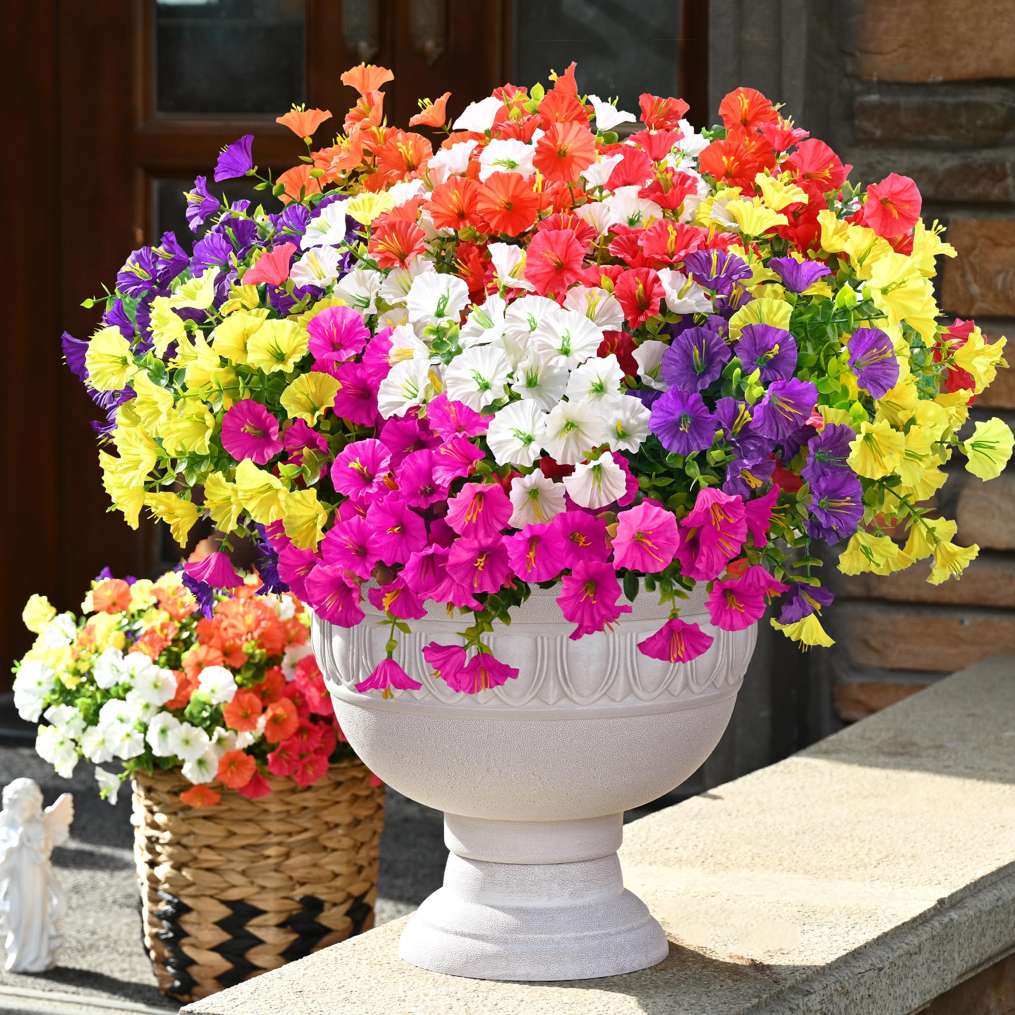 Waipfaru bendable stems with detachable blooms for flexible DIY displays.