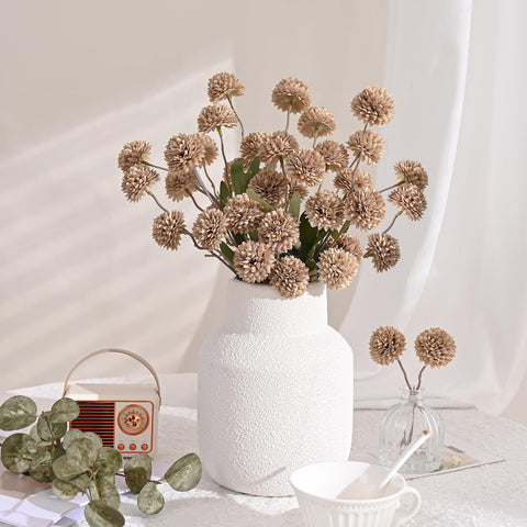 Waipfaru eucalyptus foam leaves add lifelike texture and resilience.