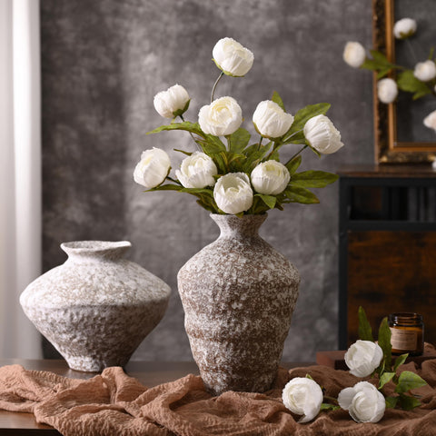 Waipfaru stems are flexible for shaping into floral designs.