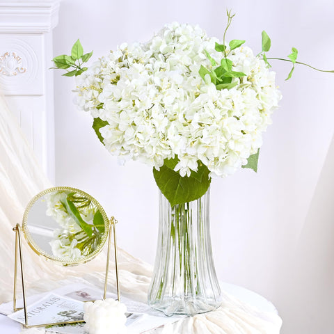 Waipfaru real-touch hydrangea stems with flexible wiring for easy arrangements.