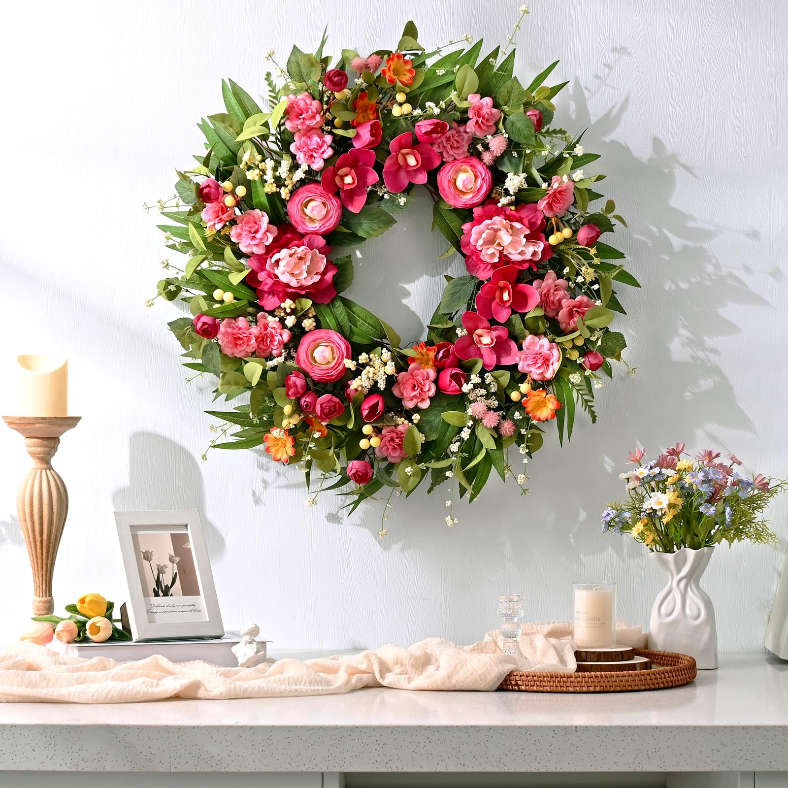 Waipfaru wreath arrives in sturdy packaging for easy storage and reuse.