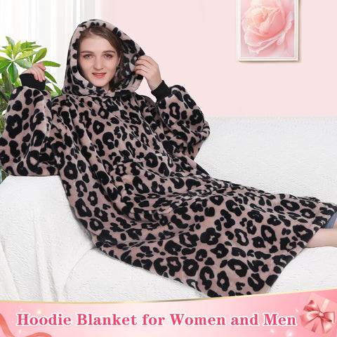 Waitu leopard blanket hoodie hood detail emphasizes extra warmth on chilly evenings.