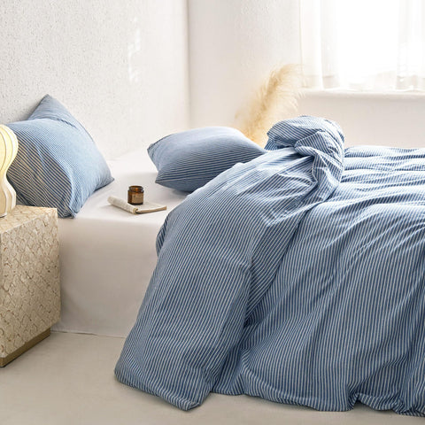 Wake In Cloud easy care duvet cover, machine washable in denim blue for simple upkeep.