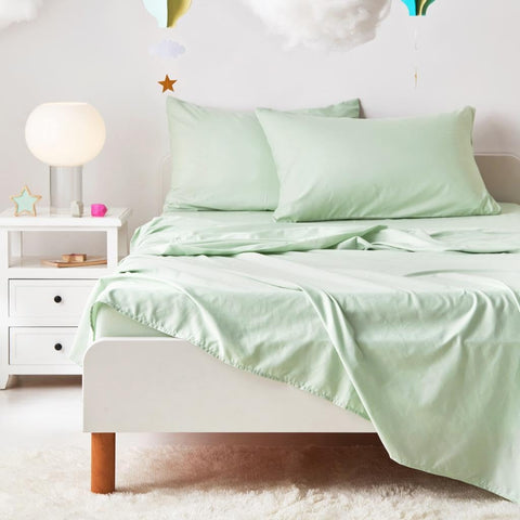 Wake In Cloud five-piece kids bedding set laid out with sheets and pillowcases