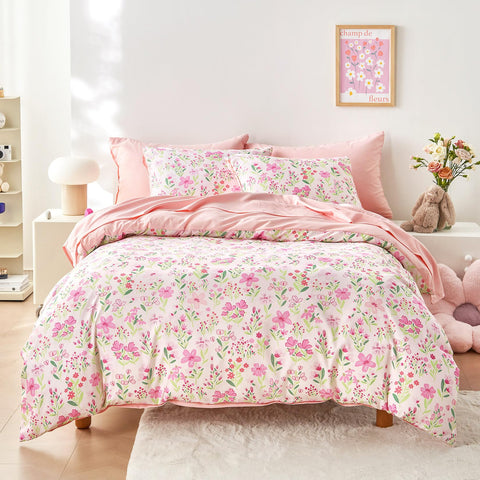 Wake In Cloud floral-pattern twin comforter adds cozy, whimsical bedroom charm.